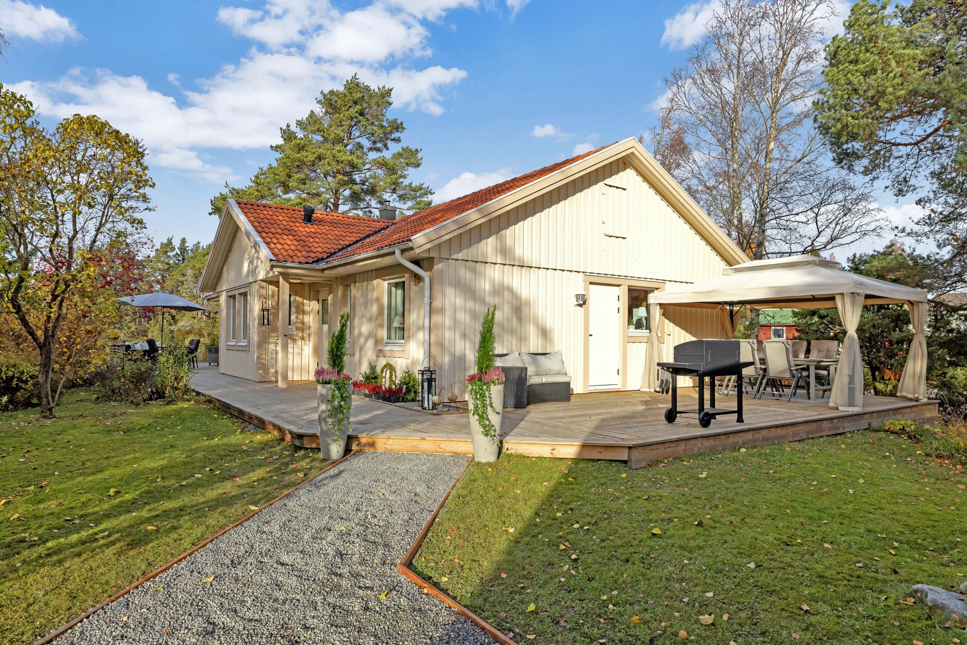 Skärfältens 8