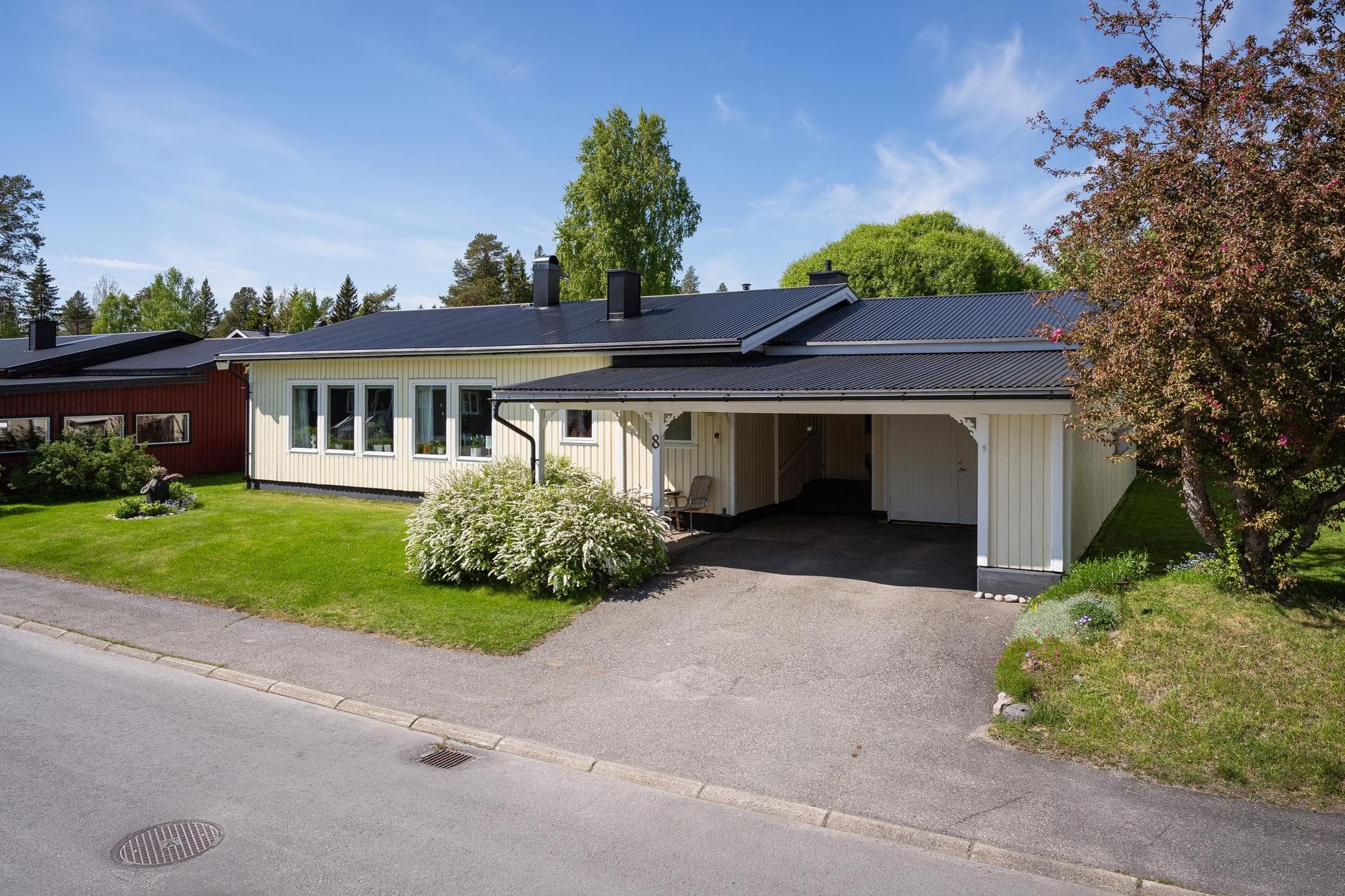 Lidvägen 8