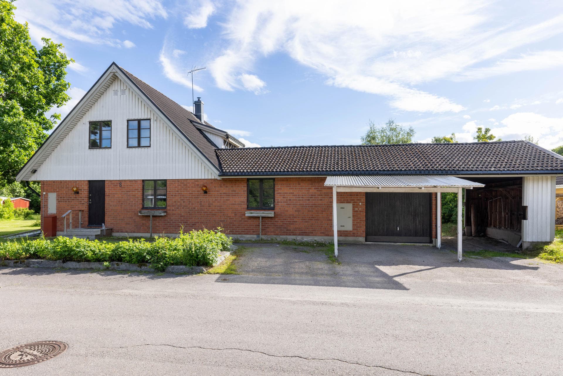 Björnbärsvägen 8