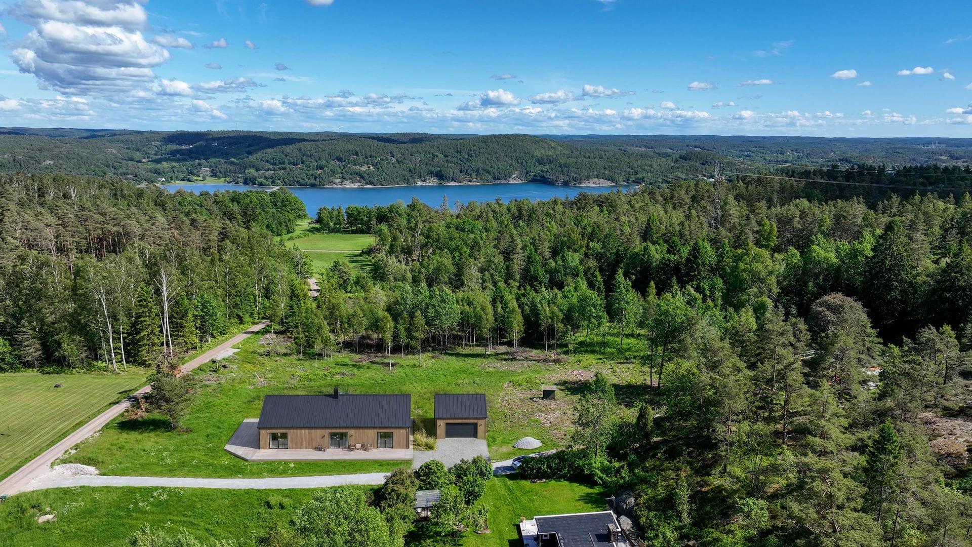 Tre natursköna tomter i Bråten; gångavstånd till både hav och centrala Svanesund!
