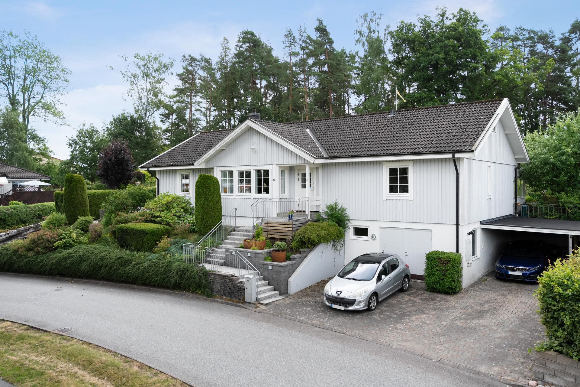 Badhusvägen 14