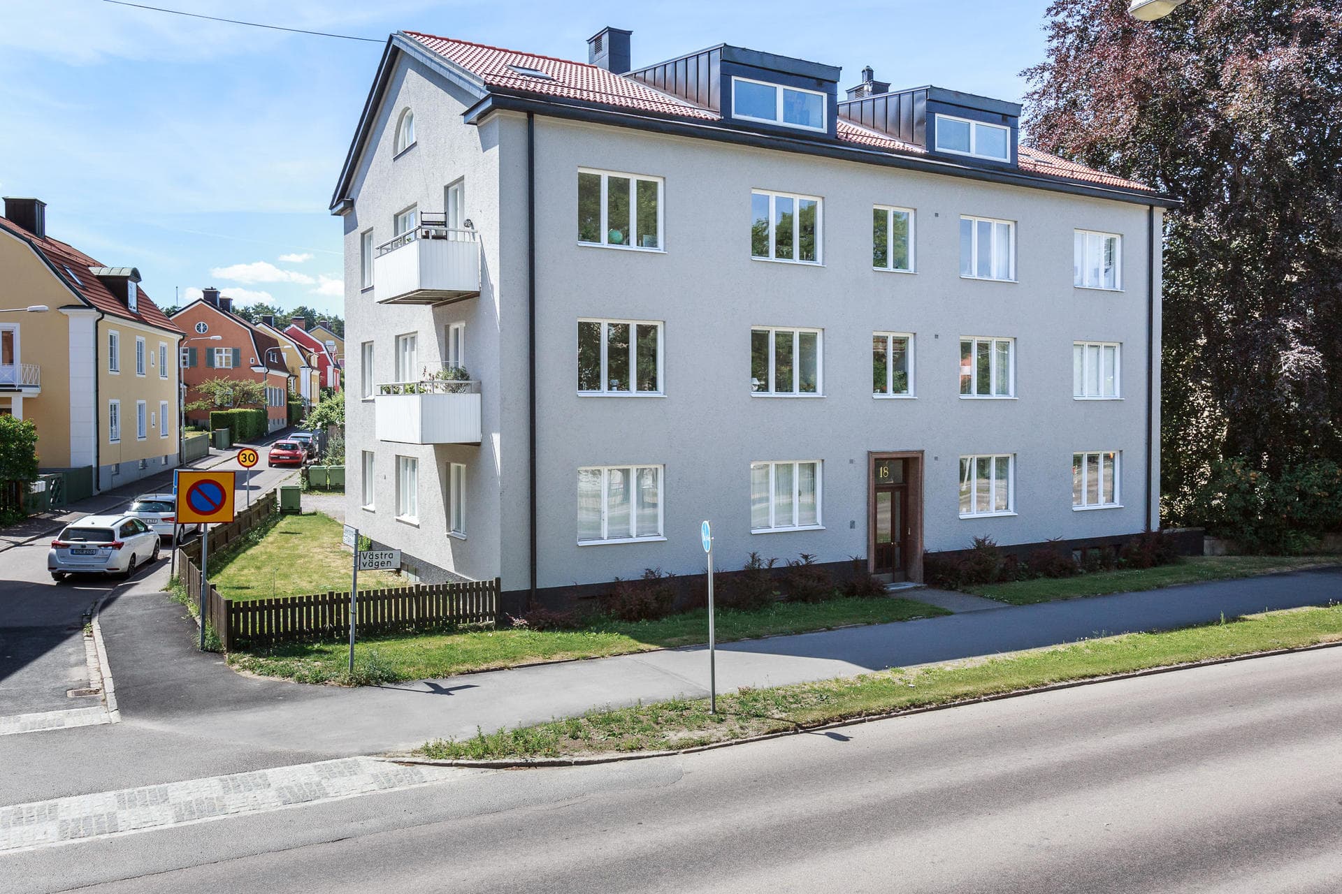 Västra Vägen 18